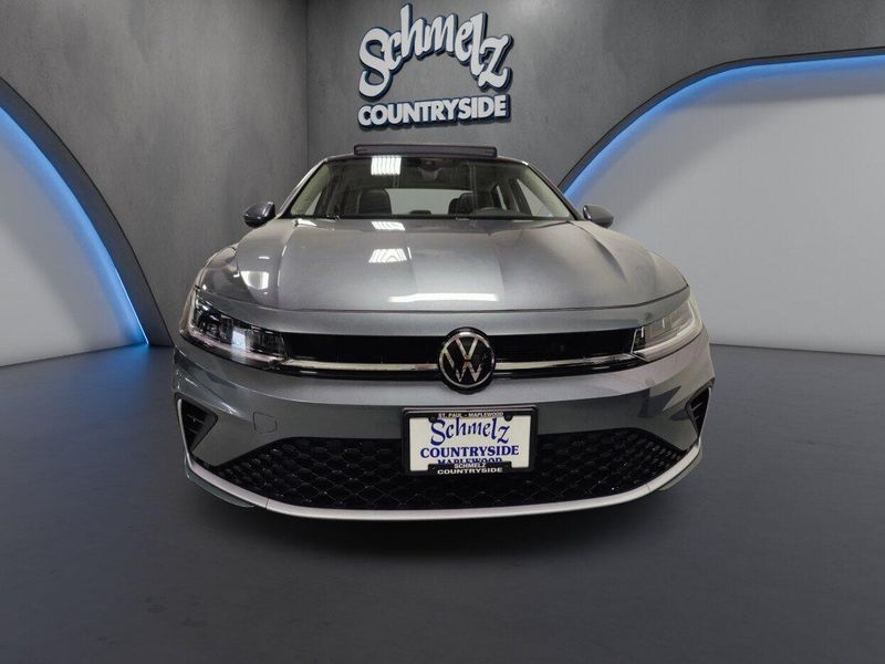 Used 2026 Volkswagen Jetta SE w/SunroofImage 2