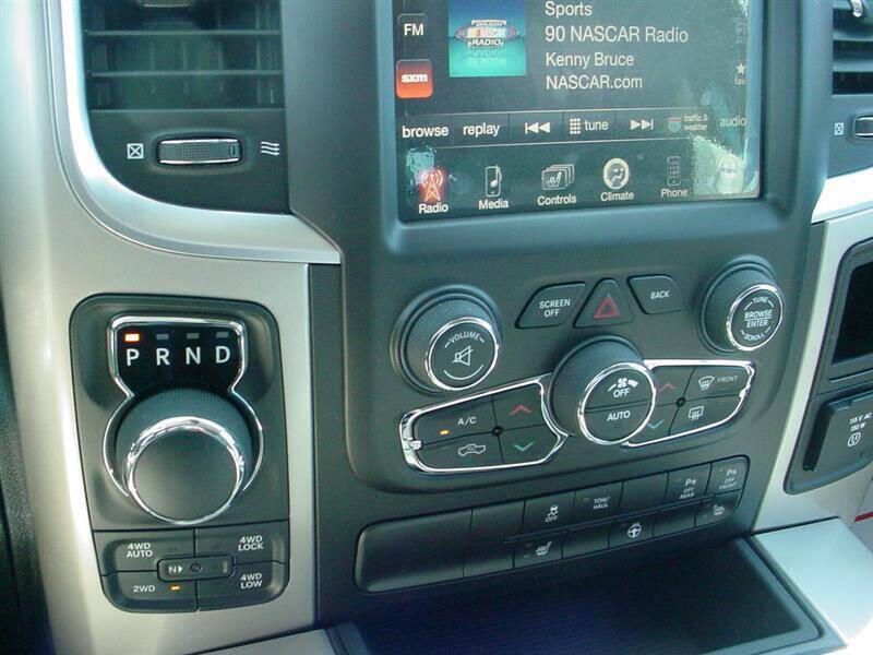 Used 2015 RAM 1500 Big Horn 4x4 4dr Crew Cab 5.5 ft. SB PickupImage 19