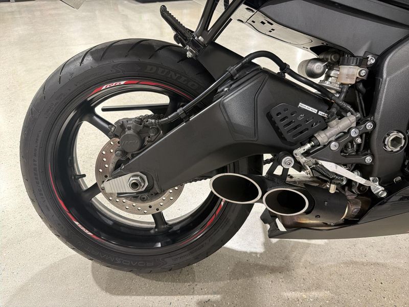 Used 2015 Yamaha YZF-R6 Image 21