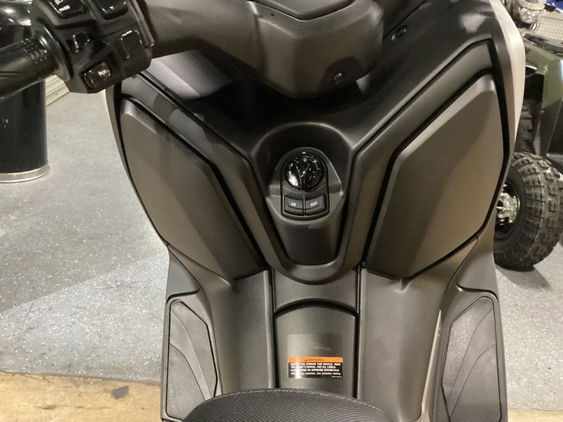 2024 Yamaha XMAX GRANITE GRAYImage 8