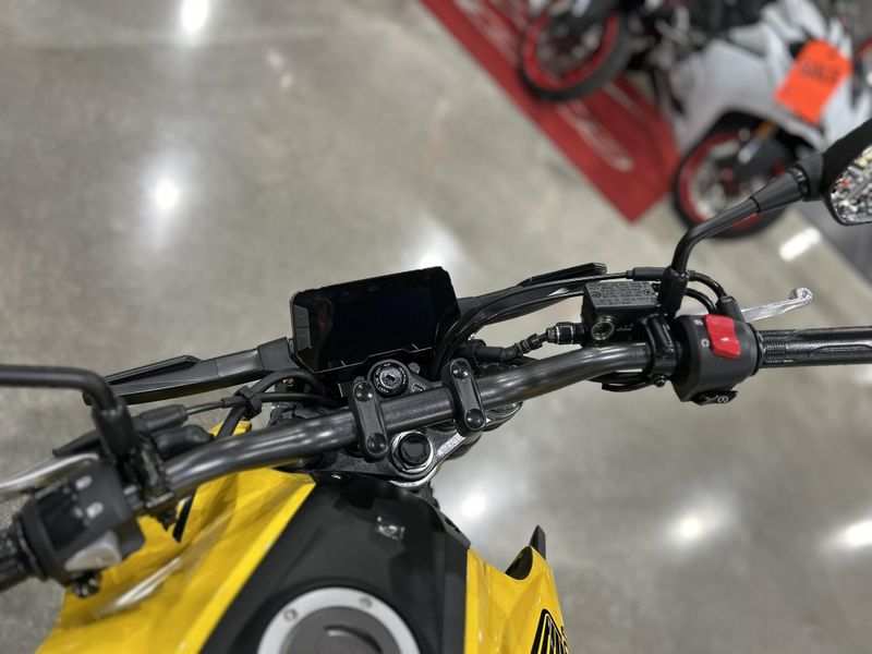 New 2025 Honda CB300R ABS Image 8