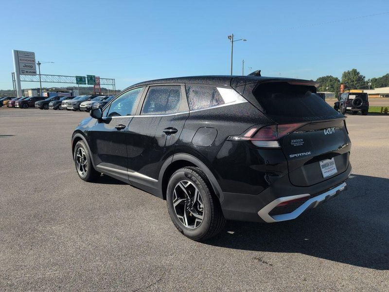 2024 Kia Sportage LXImage 3