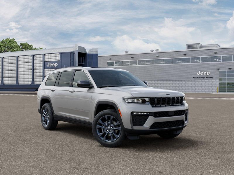 New 2026 Jeep Grand Cherokee L 85th Anniversary Edition 4x4Image 3