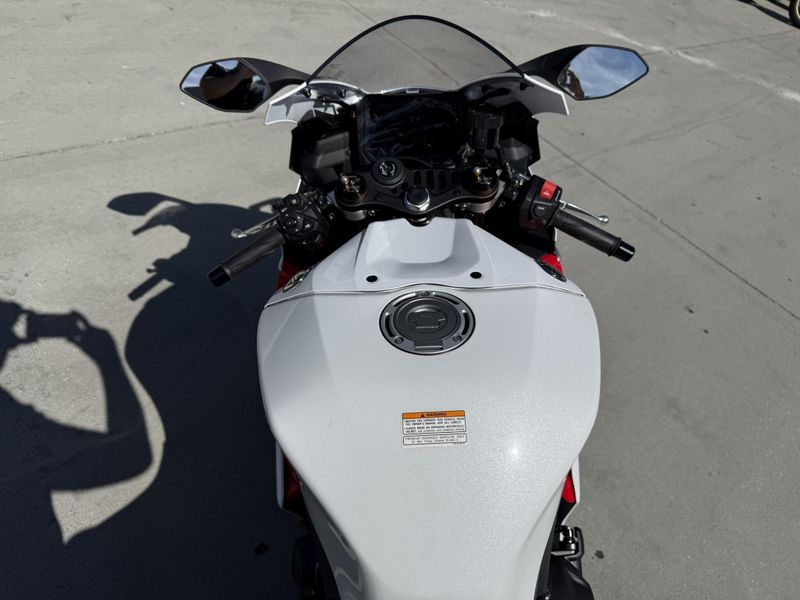 New 2025 Yamaha YZF-R9 Image 11