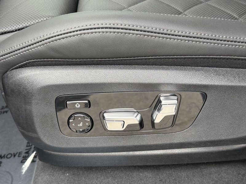 2025 BMW X7 xDrive40iImage 20