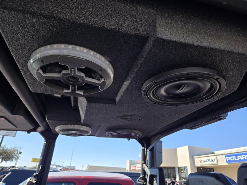 NEW 2026 CAN-AM DEFENDER MAX X MR HD11 WITH HALF DOORS Image 18