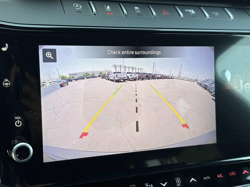New 2026 Jeep Grand Cherokee Laredo Altitude 4x2