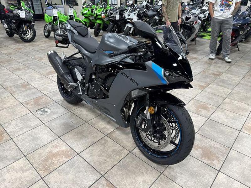 New 2025 Kawasaki NINJA ZX-6R ABS Image 10