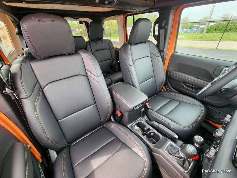 2025 Jeep Wrangler 4-door SaharaImage 27