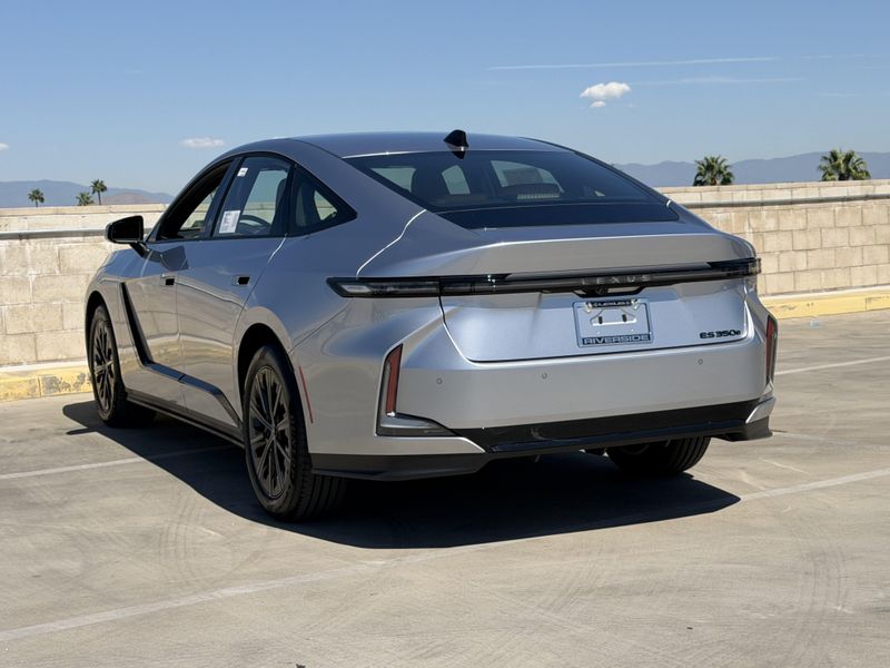 New 2026 Lexus ES 350e PremiumImage 9