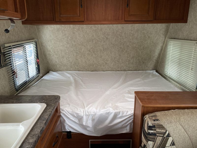 Used 2010 FOREST RIVER SURVEYOR SPORT 186 Image 21