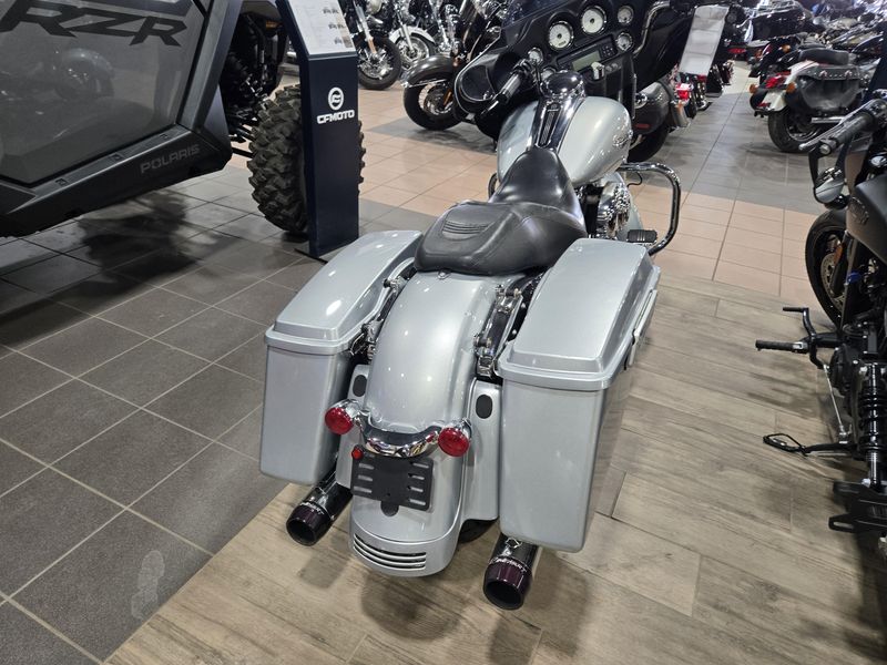 USED 2010 HARLEY STREET GLIDE Image 7