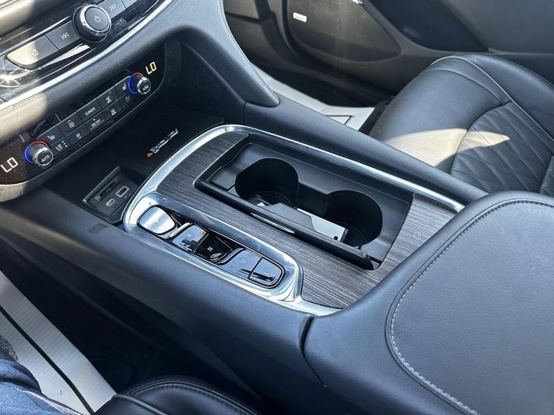 2022 Buick Enclave Avenir photo 18