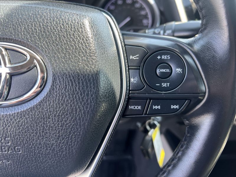 Used 2019 Toyota Camry SEImage 12