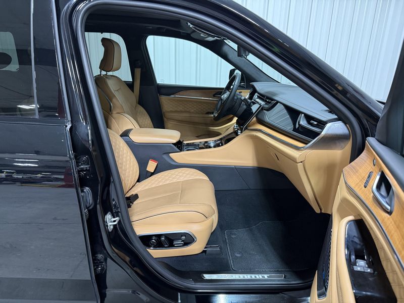 Used 2024 Jeep Grand Cherokee Summit ReserveImage 14