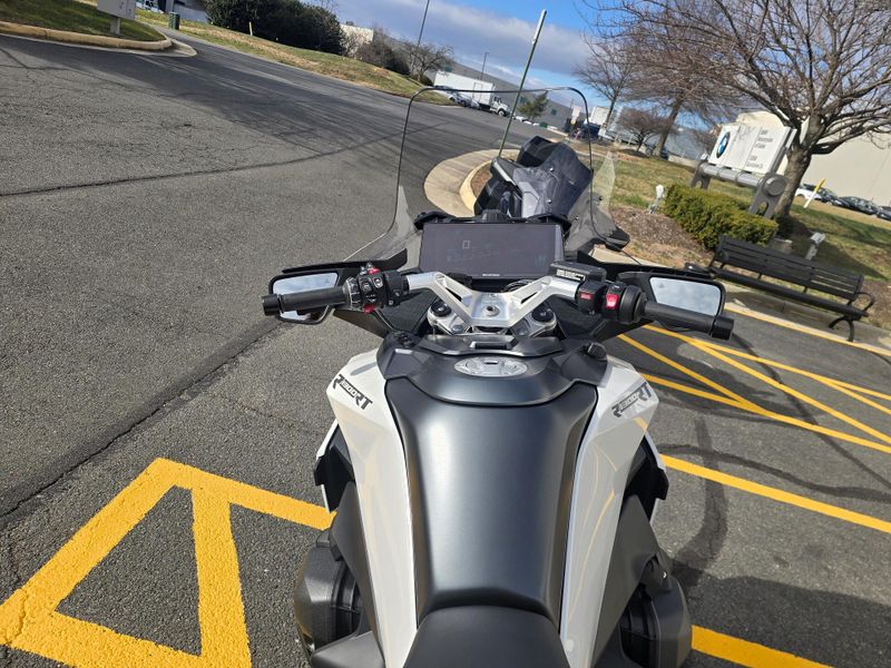 New 2026 BMW R1300RT Image 12