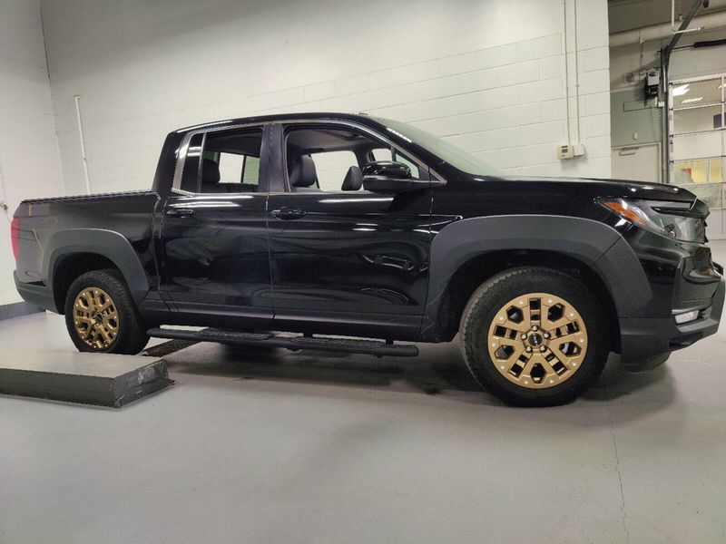 2023 Honda Ridgeline RTL AWD w/HPD BronzeImage 3