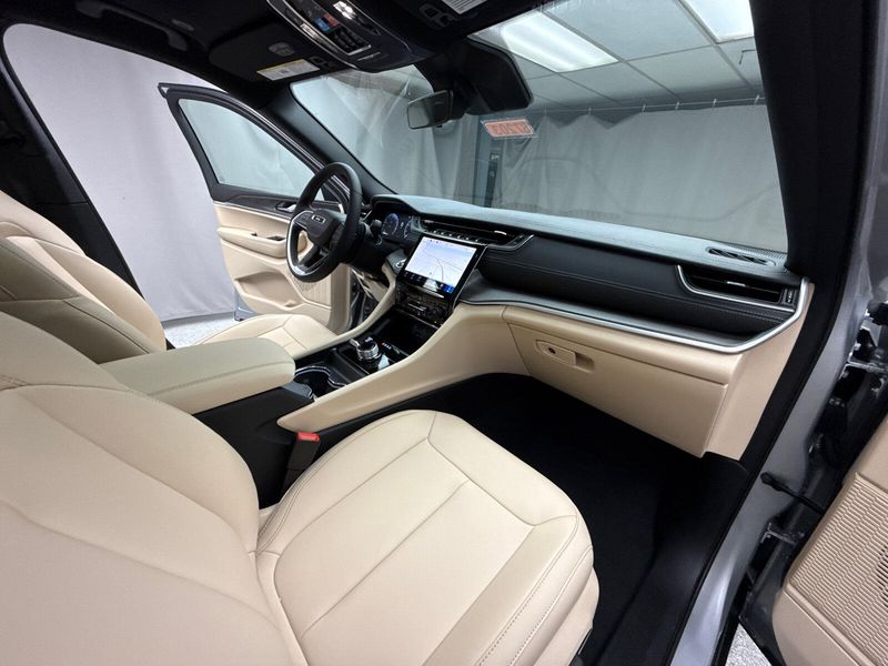 New 2025 Jeep Grand Cherokee L Limited 4x4Image 22