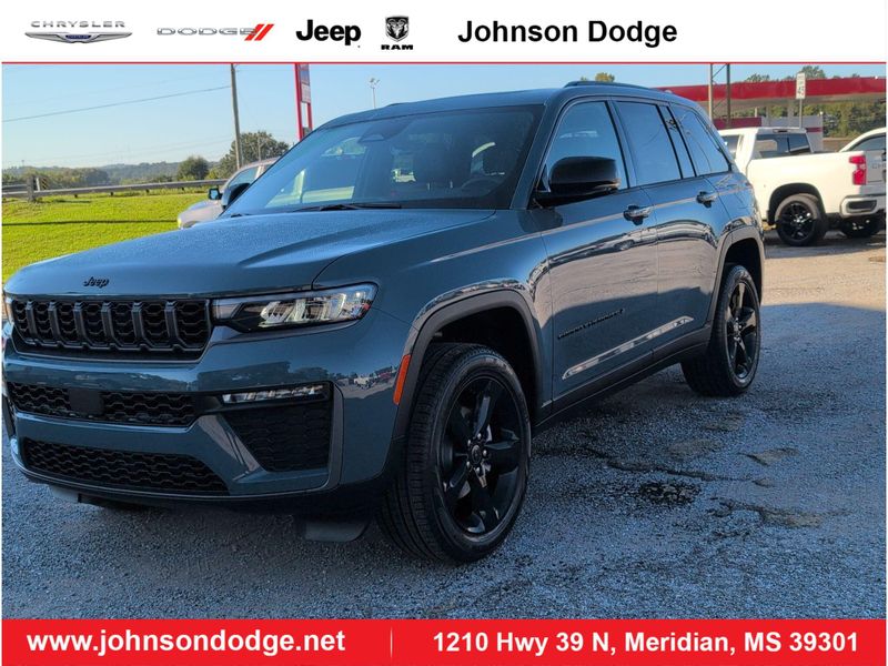 New 2027 Jeep Grand Cherokee Limited 4x4Image 1