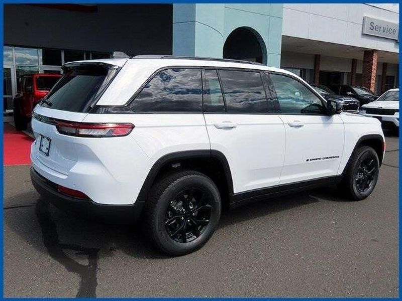 New 2025 Jeep Grand Cherokee Altitude XImage 7