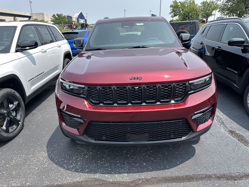 New 2025 Jeep Grand Cherokee Limited 4x4Image 2