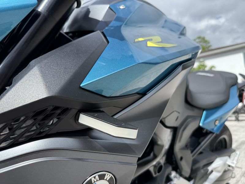 2025 BMW F 900 R