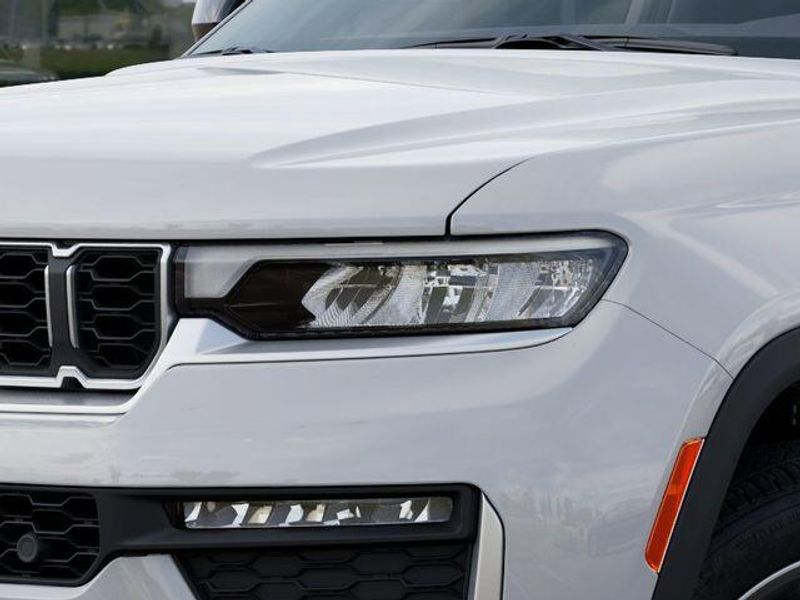 New 2026 Jeep Grand Cherokee L Limited 4x4Image 10