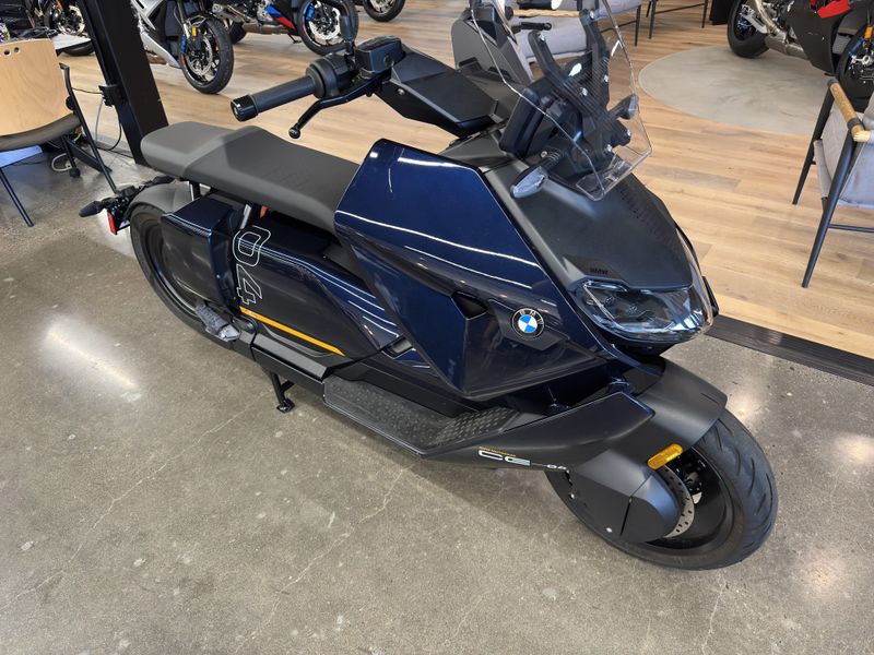 2024 BMW CE 04 - IMPERIAL BLUE METALLIC 