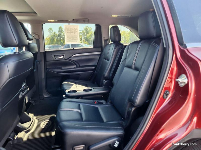 2017 Toyota Highlander SE photo 44