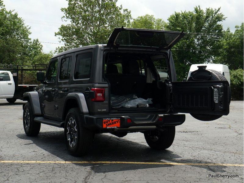 New 2025 Jeep Wrangler 4-door SaharaImage 21