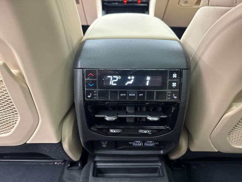 2025 Jeep Grand Cherokee L Limited 4x4Image 20