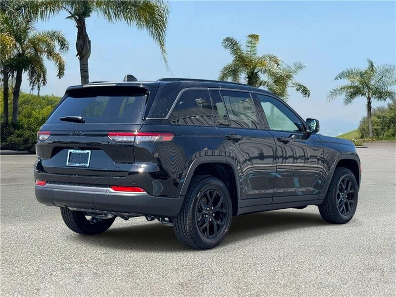 New 2026 Jeep Grand Cherokee Laredo Altitude 4x2