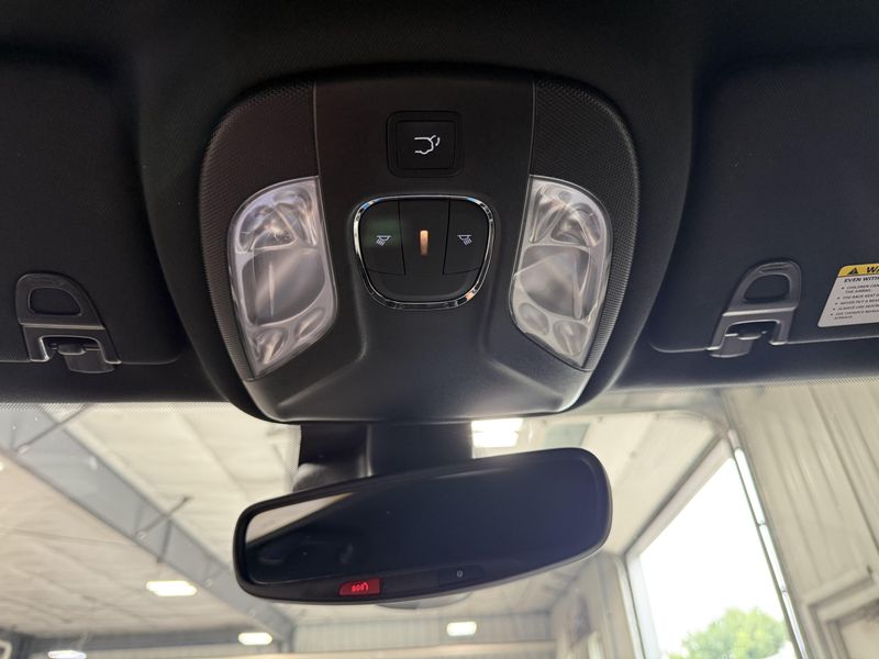 Used 2025 Jeep Compass LimitedImage 21