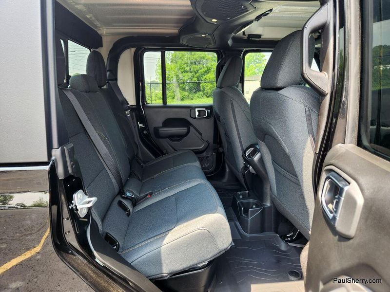 New 2025 Jeep Gladiator Willys 4x4