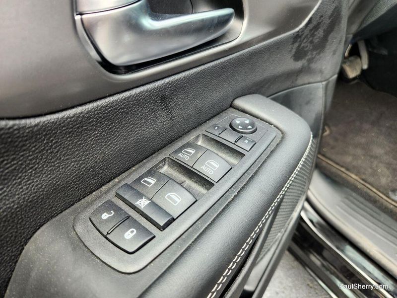 New 2025 Chrysler Voyager LXImage 37
