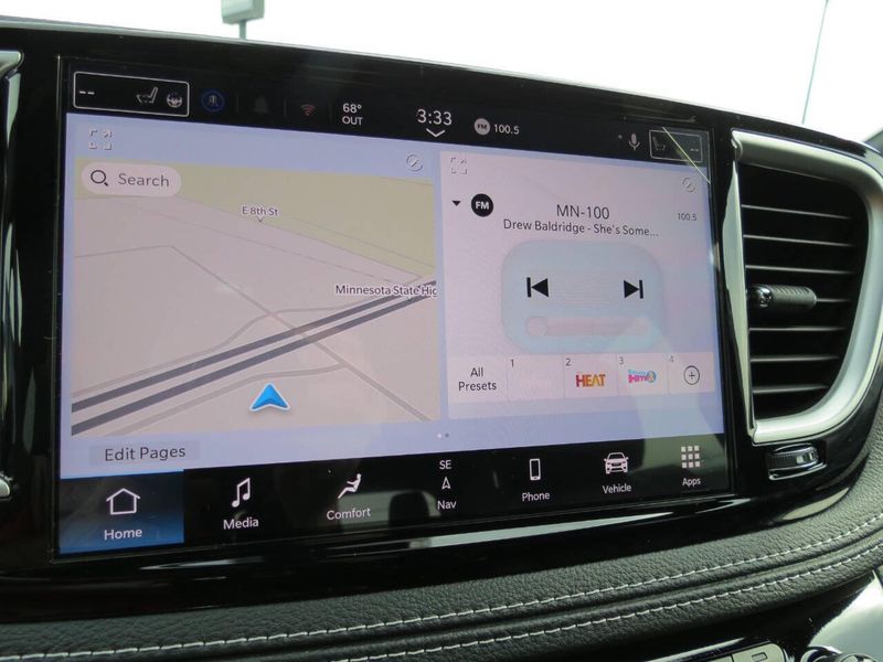 New 2026 Chrysler Pacifica SelectImage 16