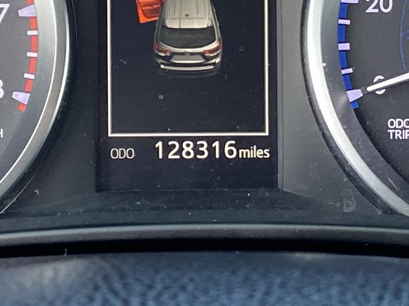 Used 2018 Toyota Highlander LEImage 29