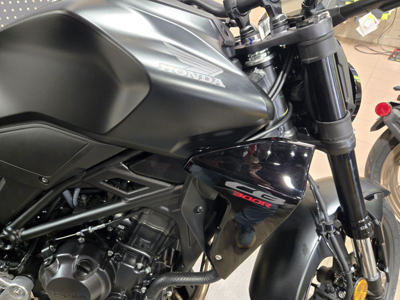 2025 Honda CB300R MATTE BLACK METALLICImage 13