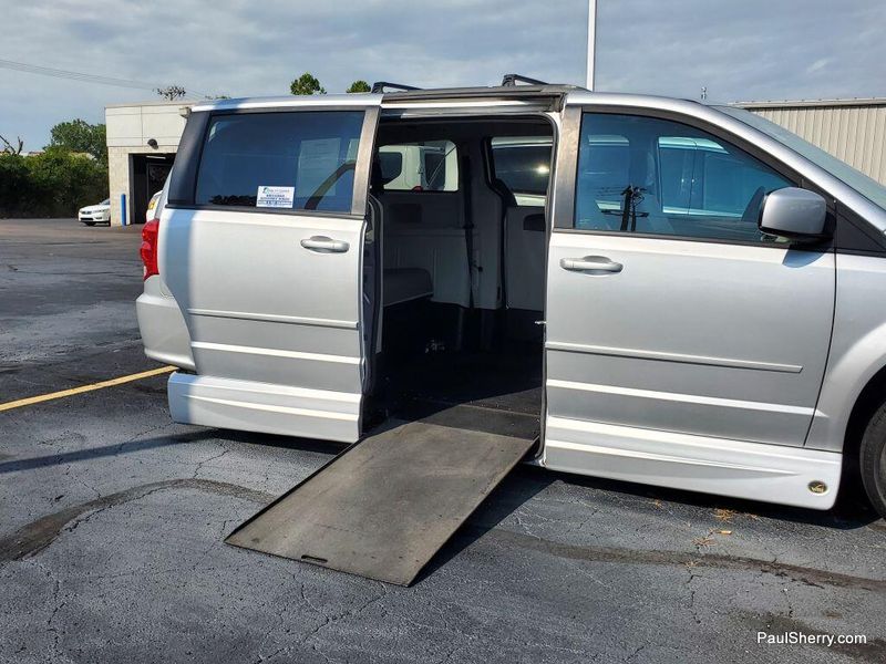 Used 2012 Dodge Grand Caravan SXTImage 18