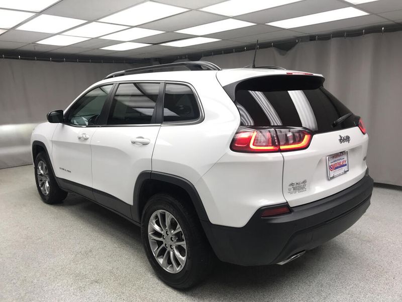 Used 2022 Jeep Cherokee Latitude LuxImage 2
