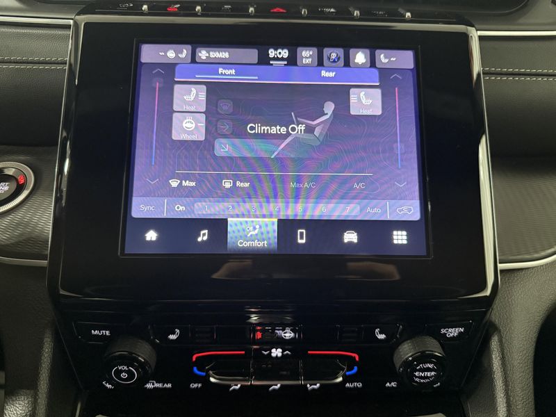 Used 2024 Jeep Grand Cherokee L LaredoImage 33