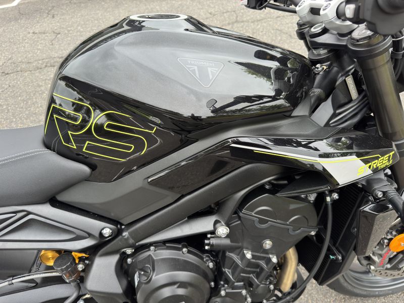2025 Triumph Street Triple 765 RS - PHANTOM BLACK 
