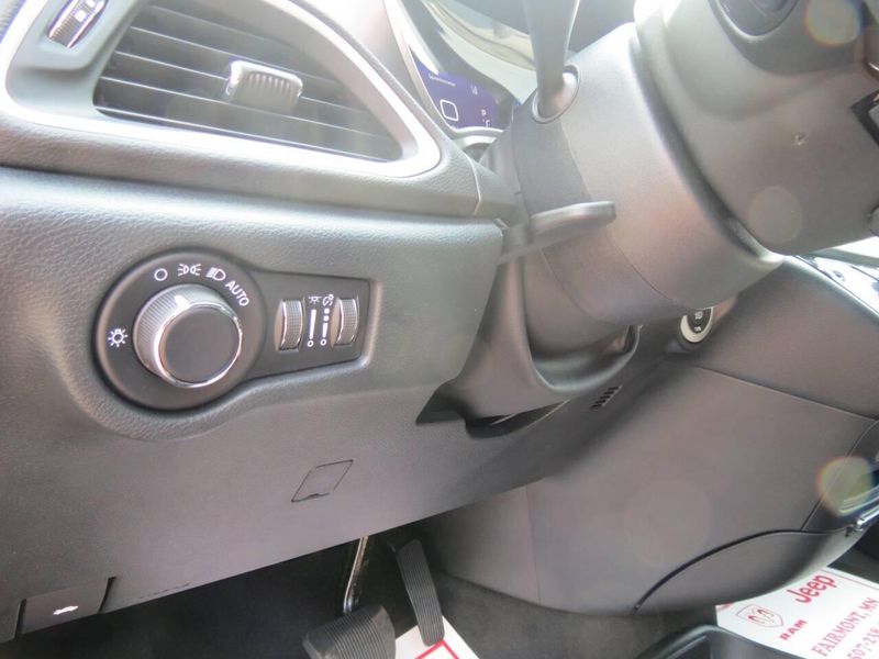 New 2026 Chrysler Voyager LxImage 11