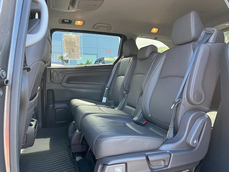 2022 Honda Odyssey Touring AutoImage 17