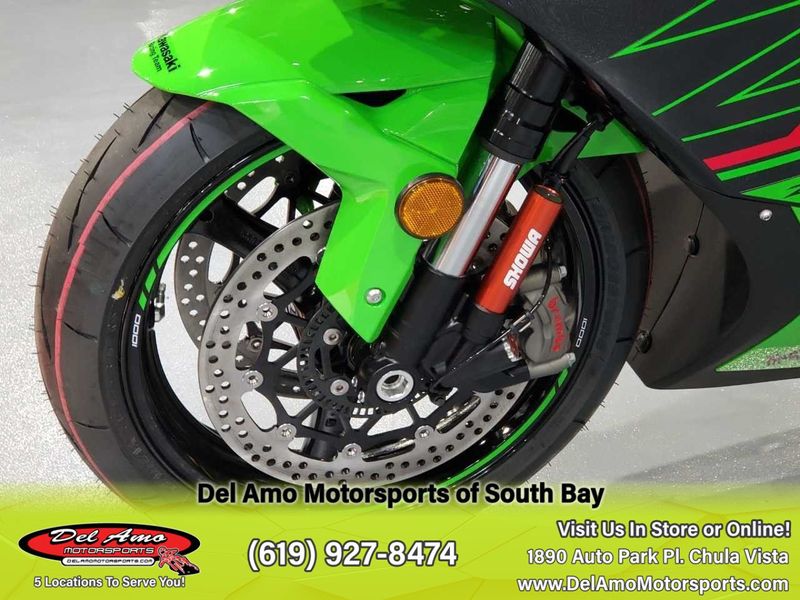 2024 Kawasaki ZX1002LRFAL-GN1  in a LIME GREEN/EBONY exterior color. Del Amo Motorsports of South Bay (619) 547-1937 delamomotorsports.com 