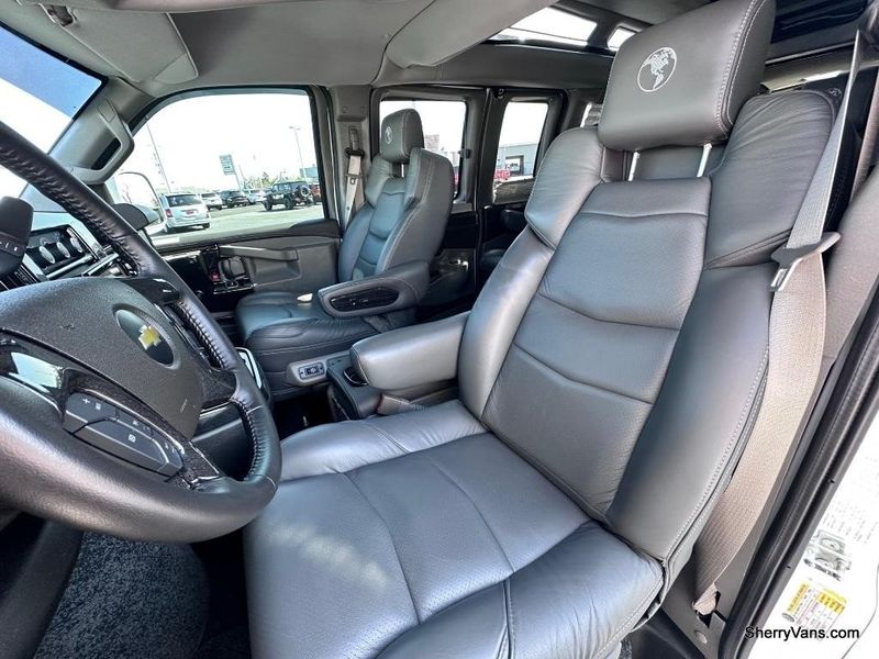 2021 Chevrolet Express Passenger Image 20