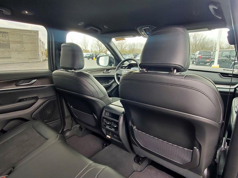 New 2026 Jeep Grand Cherokee Laredo Altitude 4x4