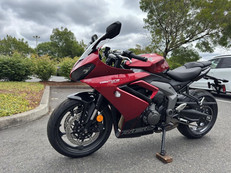 2025 Triumph Daytona 660 - CARNIVAL RED - SAPPHIRE BLACK  