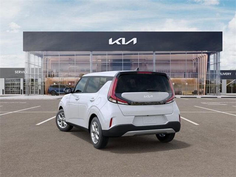 2025 Kia Soul LXImage 4