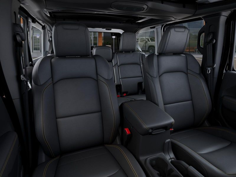 New 2026 Jeep Wrangler 4-door SaharaImage 34